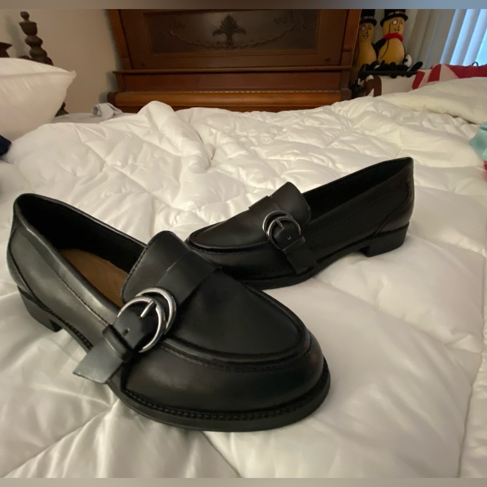 Easy Spirit Black Loafers with decorative silver buckles. NWOT. Size 6.5 Medium
